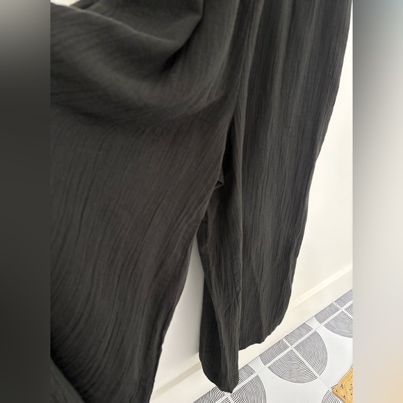 NWT Quince Women 100% Organic Cotton Gauze Smocked Wide Leg Jumpsuit Black Sz M - Picture 3 of 7